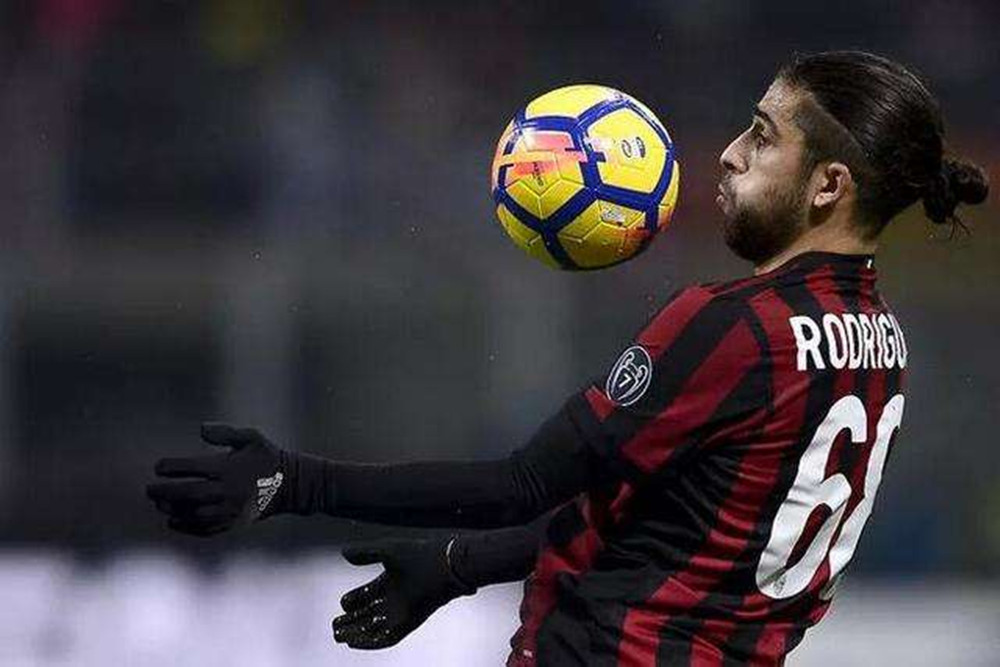 赛前法国杯传出新动向,瓦伦西亚回应争议,管理层表态:媒体盛赞,控场能力受关注 赛前法国杯传出新动向,瓦伦西亚回应争议,管理层表态:媒体盛赞,控场能力受关注