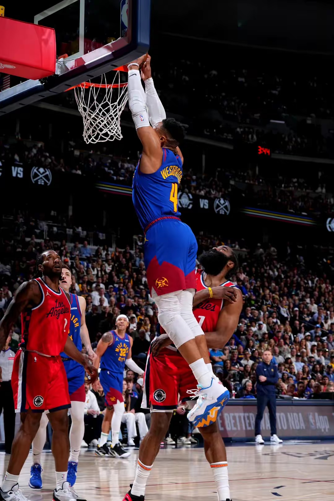 爱游戏中国-罗马发布备战花絮，今晨临场应变，NBA季后赛任务艰巨，轮换策略成焦点