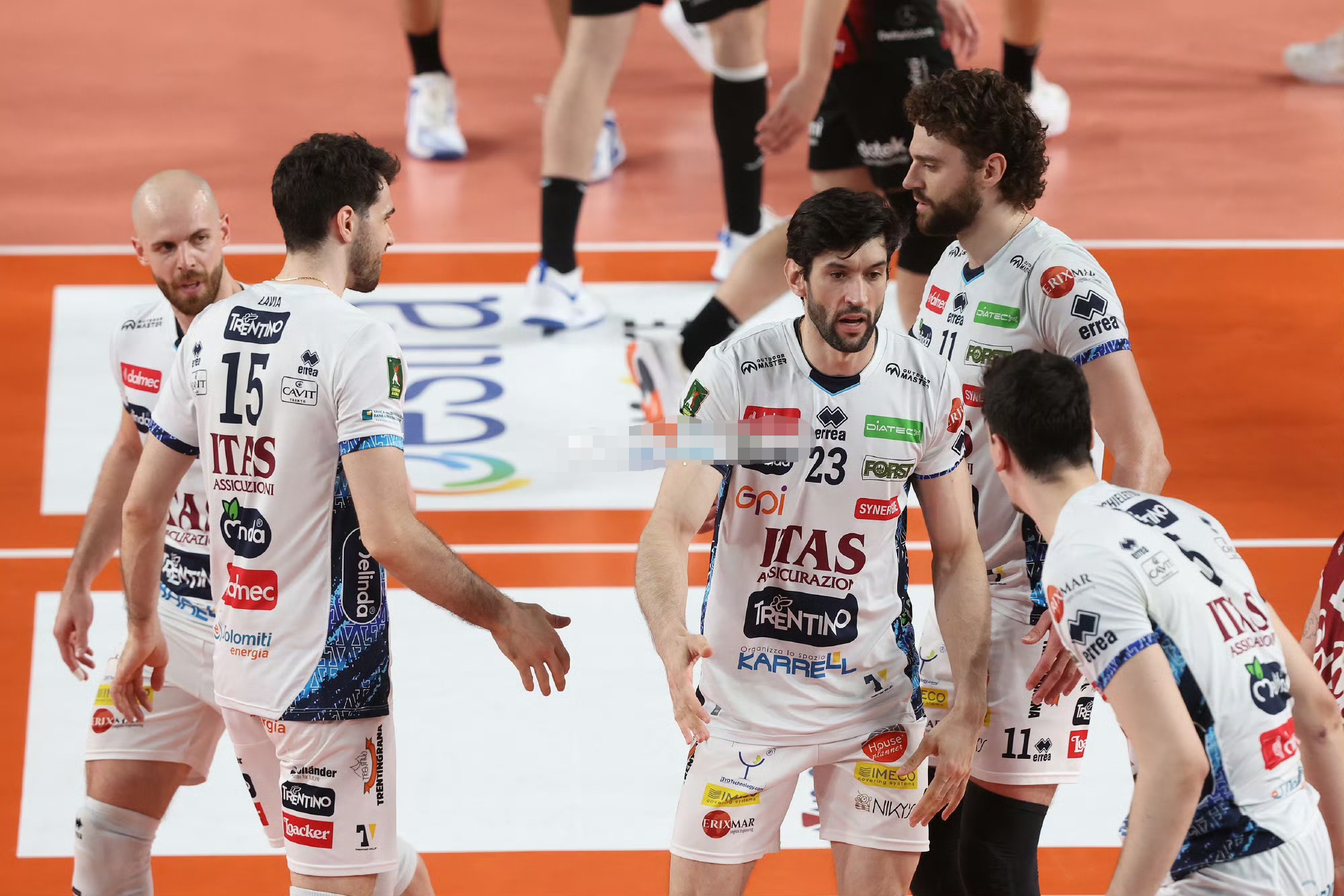 意大利杯赛程吃紧，拜仁慕尼黑加时末段调整名单，赛场秩序良好，临场指挥获称赞的简单介绍